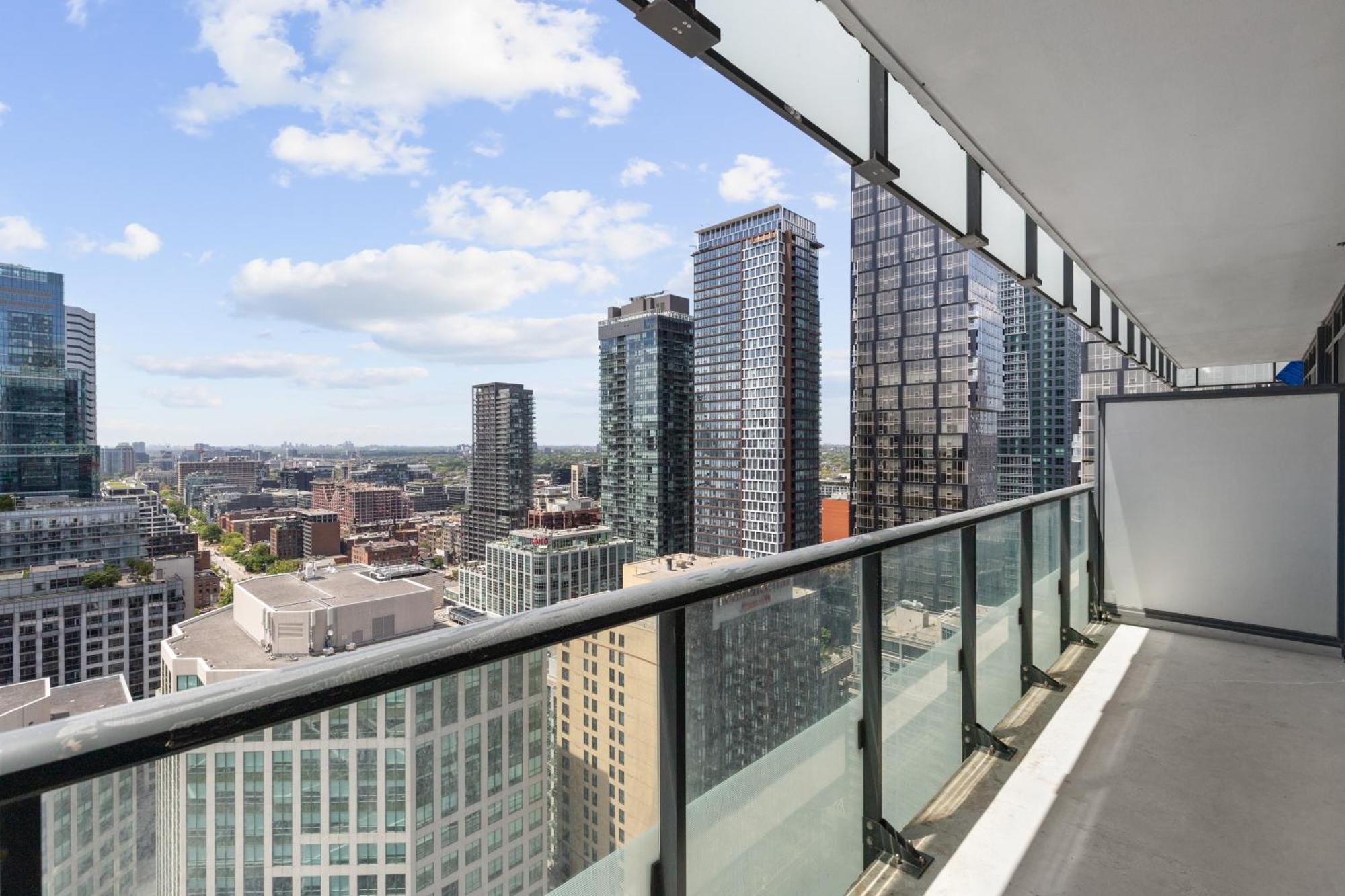 Executive Suite-Lakeview-Free Parking Toronto Exterior photo